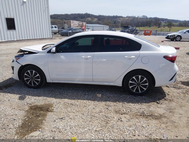 2022 Kia Rio S მანქანა იყიდება აუქციონზე, vin: 3KPA24AD1NE496447, აუქციონის ნომერი: 44640257
