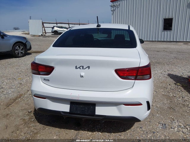 2022 Kia Rio S მანქანა იყიდება აუქციონზე, vin: 3KPA24AD1NE496447, აუქციონის ნომერი: 44640257