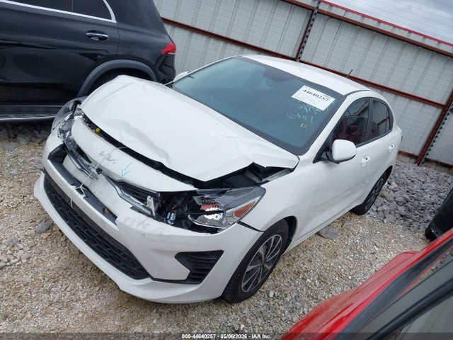 2022 Kia Rio S მანქანა იყიდება აუქციონზე, vin: 3KPA24AD1NE496447, აუქციონის ნომერი: 44640257