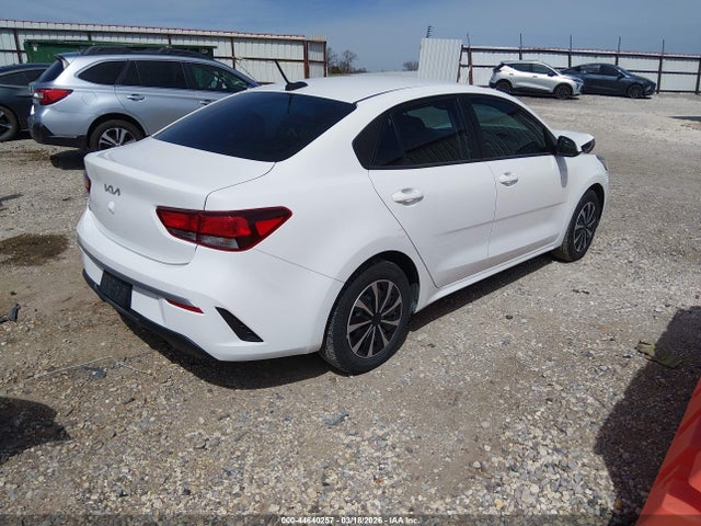2022 Kia Rio S მანქანა იყიდება აუქციონზე, vin: 3KPA24AD1NE496447, აუქციონის ნომერი: 44640257