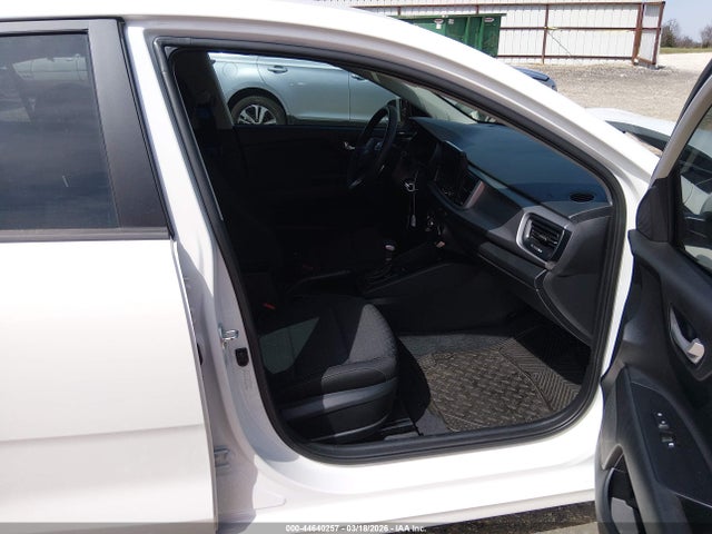 2022 Kia Rio S მანქანა იყიდება აუქციონზე, vin: 3KPA24AD1NE496447, აუქციონის ნომერი: 44640257