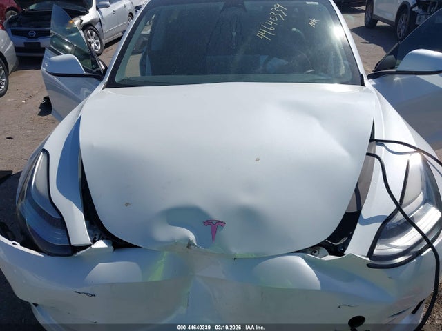 2020 Tesla Model 3 Standard Range Plus Rear-wheel Drive/standard Range Rear-wheel Drive მანქანა იყიდება აუქციონზე, vin: 5YJ3E1EA1LF807994, აუქციონის ნომერი: 44640339