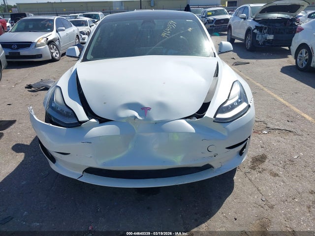 2020 Tesla Model 3 Standard Range Plus Rear-wheel Drive/standard Range Rear-wheel Drive მანქანა იყიდება აუქციონზე, vin: 5YJ3E1EA1LF807994, აუქციონის ნომერი: 44640339