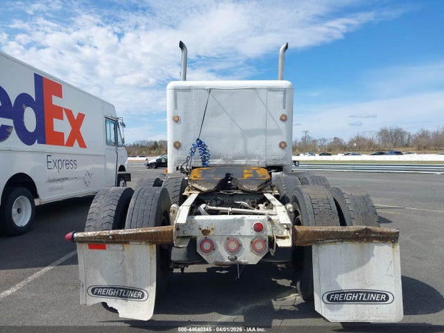 44640345 :رقم المزاد ، 1FUPDZYB5SH718721 vin ، 1995 Freightliner Conventional Fld120 مزاد بيع