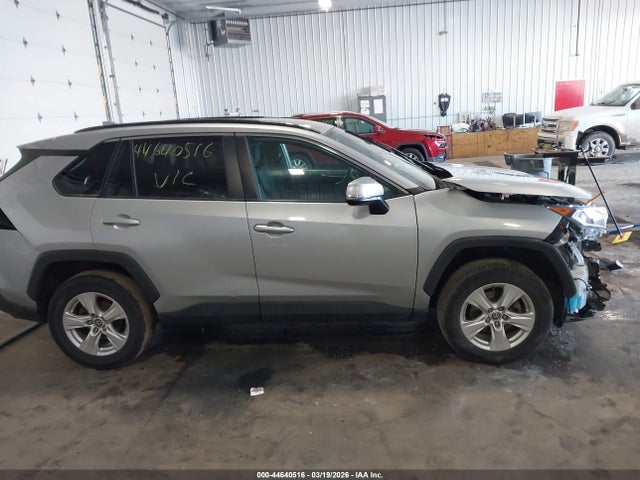 44640516 :رقم المزاد ، 2T3P1RFVXMW180432 vin ، 2021 Toyota Rav4 Xle مزاد بيع