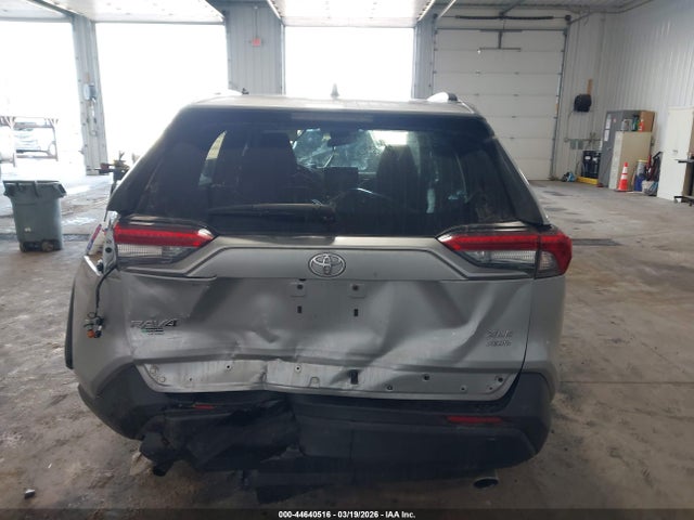 44640516 :رقم المزاد ، 2T3P1RFVXMW180432 vin ، 2021 Toyota Rav4 Xle مزاد بيع
