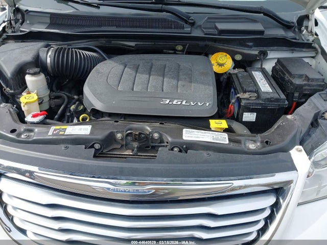 44640529 :رقم المزاد ، 2C4RC1BG3FR609287 vin ، 2015 Chrysler Town & Country Touring مزاد بيع