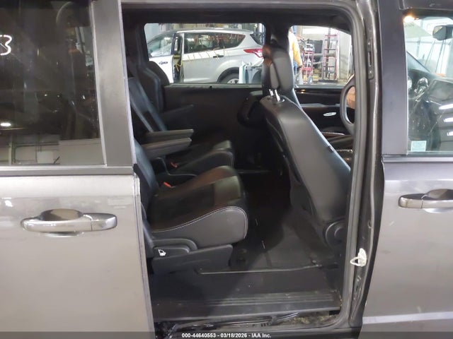 2C4RDGCG6JR137058 Dodge Grand Caravan Sxt