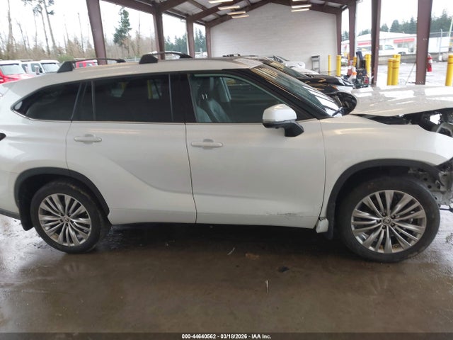 Toyota Highlander Platinum 2023 5TDKDRBH9PS004284 Image 14
