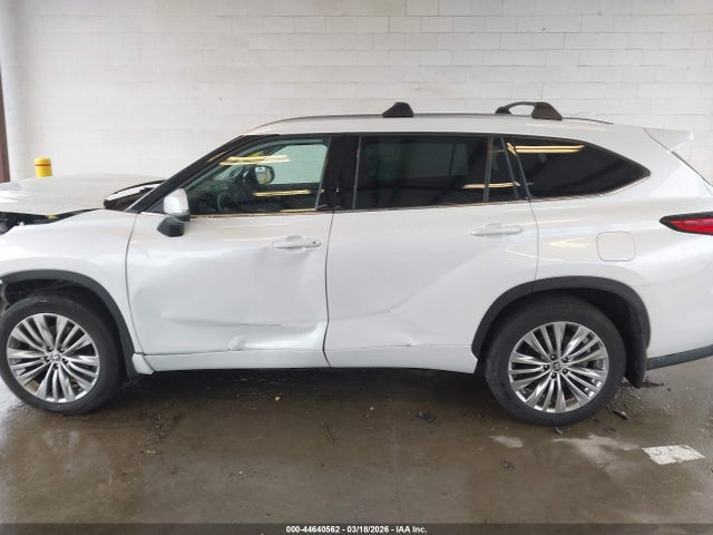 Toyota Highlander Platinum 2023 5TDKDRBH9PS004284 Image 15