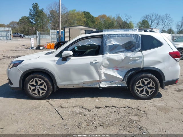 44640563 :رقم المزاد ، JF2SKADC0NH432644 vin ، 2022 Subaru Forester Premium مزاد بيع