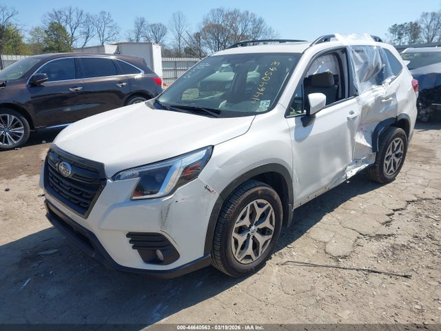 44640563 :رقم المزاد ، JF2SKADC0NH432644 vin ، 2022 Subaru Forester Premium مزاد بيع