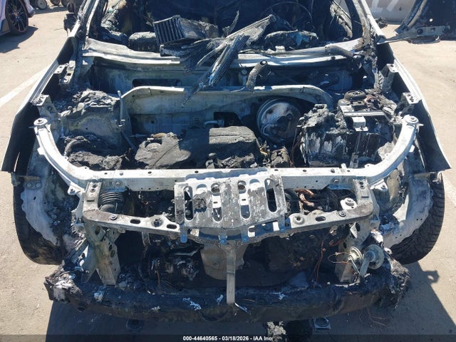 2GNAXJEV0J6333096 Chevrolet EQUINOX LT