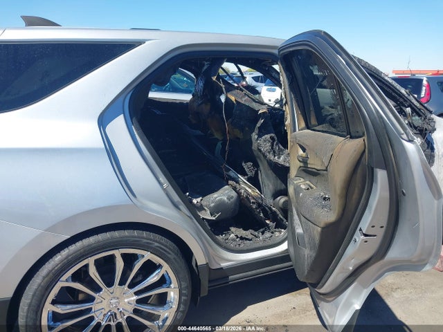 2GNAXJEV0J6333096 Chevrolet EQUINOX LT