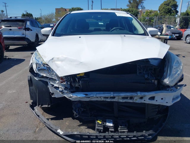 44640583 :رقم المزاد ، 1FADP3F2XJL220663 vin ، 2018 Ford Focus Se مزاد بيع