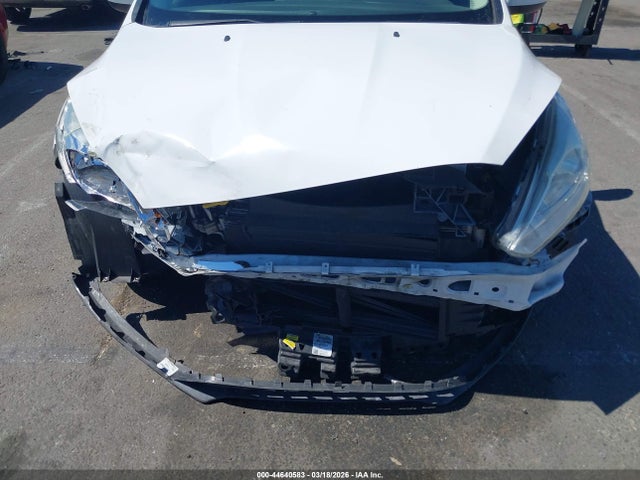 44640583 :رقم المزاد ، 1FADP3F2XJL220663 vin ، 2018 Ford Focus Se مزاد بيع