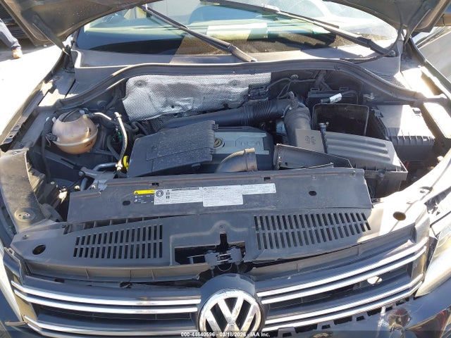 WVGAV7AX5FW515927 Volkswagen TIGUAN SE