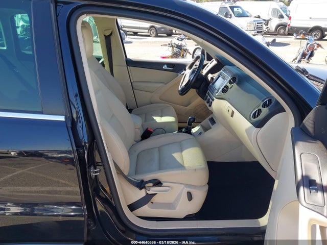WVGAV7AX5FW515927 Volkswagen TIGUAN SE