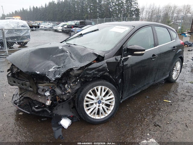 Ford Focus Titanium 2016 1FADP3N22GL213202 Image 2