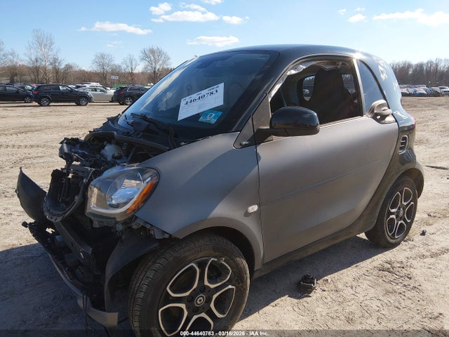 2017 Smart Fortwo Prime მანქანა იყიდება აუქციონზე, vin: WMEFJ5DA6HK171425, აუქციონის ნომერი: 44640783