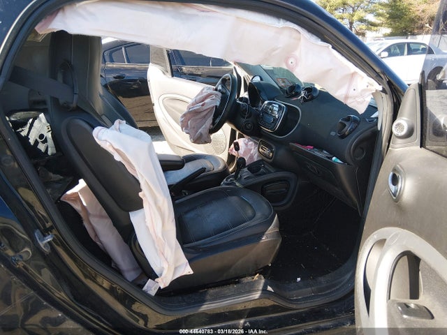 2017 Smart Fortwo Prime მანქანა იყიდება აუქციონზე, vin: WMEFJ5DA6HK171425, აუქციონის ნომერი: 44640783