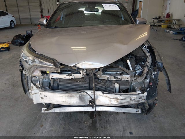 NMTKHMBX9JR024460 Toyota C-HR XLE
