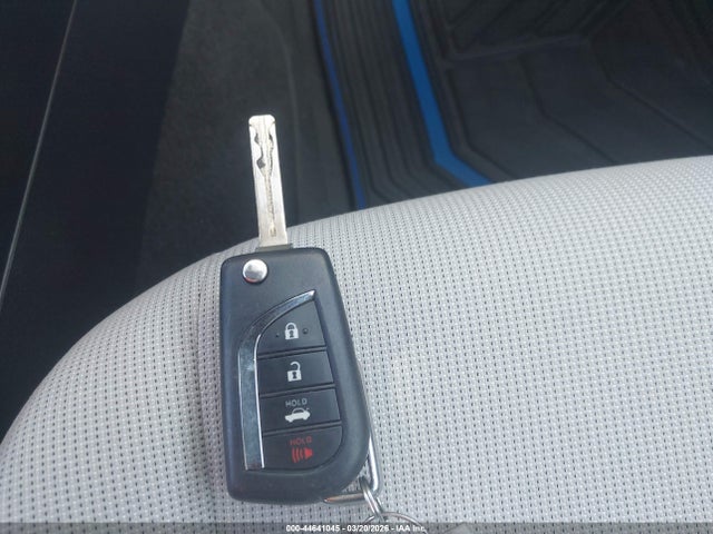 44641045 :رقم المزاد ، 5YFEPMAE0NP338885 vin ، 2022 Toyota Corolla Le مزاد بيع