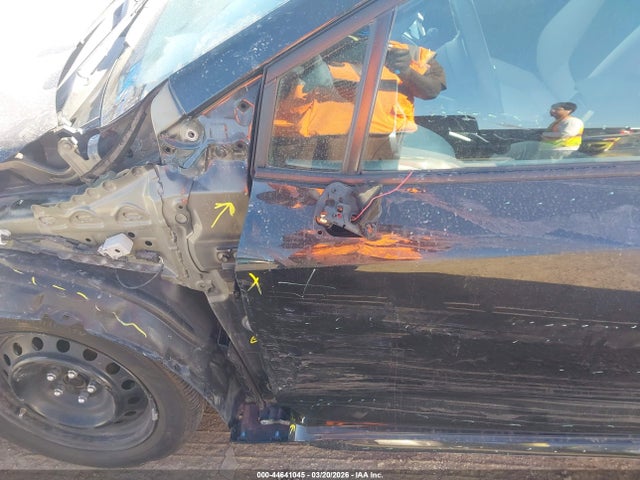 44641045 :رقم المزاد ، 5YFEPMAE0NP338885 vin ، 2022 Toyota Corolla Le مزاد بيع
