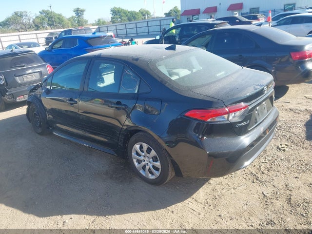 44641045 :رقم المزاد ، 5YFEPMAE0NP338885 vin ، 2022 Toyota Corolla Le مزاد بيع