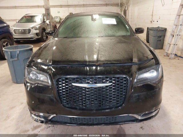 2017 Chrysler 300 300s Awd მანქანა იყიდება აუქციონზე, vin: 2C3CCAGG3HH597427, აუქციონის ნომერი: 44641048