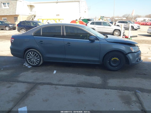 44641112 :رقم المزاد ، 3VWLX7AJ7BM029789 vin ، 2011 Volkswagen Jetta 2.5l Sel مزاد بيع