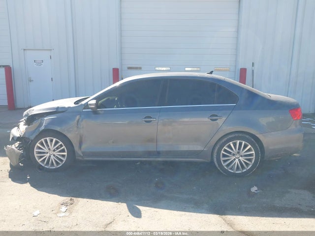 44641112 :رقم المزاد ، 3VWLX7AJ7BM029789 vin ، 2011 Volkswagen Jetta 2.5l Sel مزاد بيع