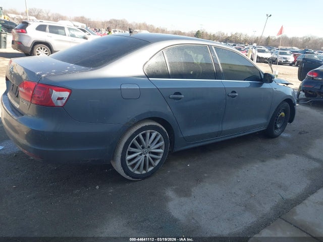 44641112 :رقم المزاد ، 3VWLX7AJ7BM029789 vin ، 2011 Volkswagen Jetta 2.5l Sel مزاد بيع