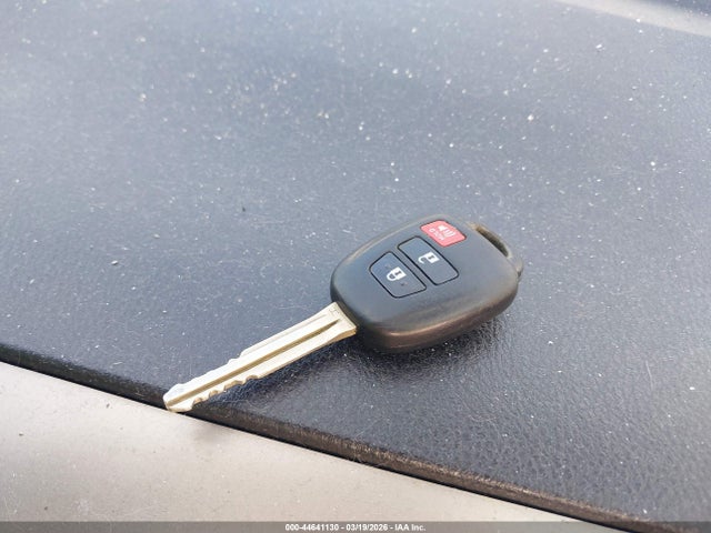 44641130 :رقم المزاد ، 2T3RFREV5FW352316 vin ، 2015 Toyota Rav4 Xle مزاد بيع