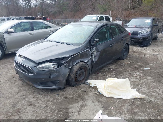 44641132 :رقم المزاد ، 1FADP3E24GL256410 vin ، 2016 Ford Focus S مزاد بيع