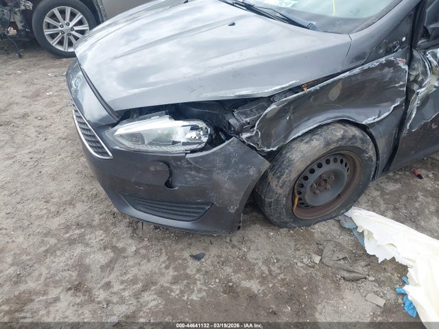 44641132 :رقم المزاد ، 1FADP3E24GL256410 vin ، 2016 Ford Focus S مزاد بيع