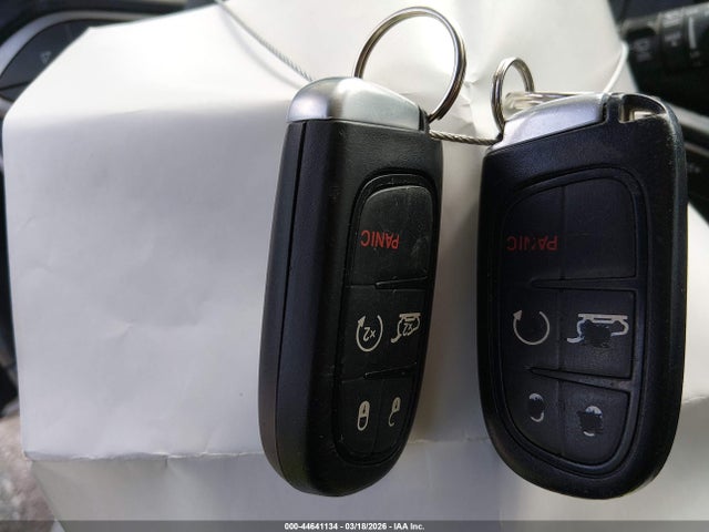 2019 Jeep Cherokee Limited Fwd მანქანა იყიდება აუქციონზე, vin: 1C4PJLDB5KD300492, აუქციონის ნომერი: 44641134