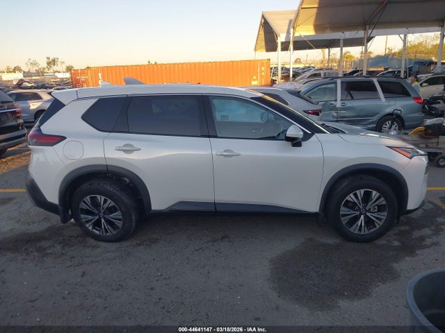 5N1AT3BA0MC816127 Nissan Rogue Sv Fwd