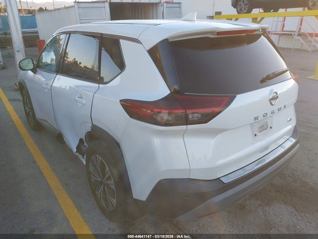 5N1AT3BA0MC816127 Nissan Rogue Sv Fwd