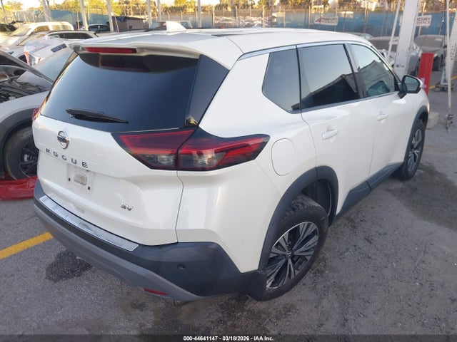 5N1AT3BA0MC816127 Nissan Rogue Sv Fwd