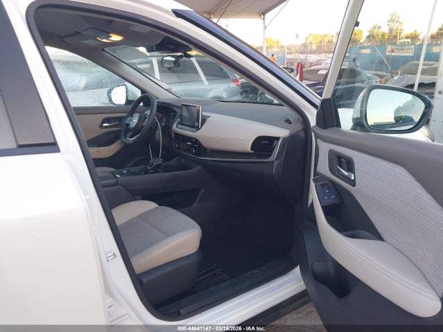 5N1AT3BA0MC816127 Nissan Rogue Sv Fwd
