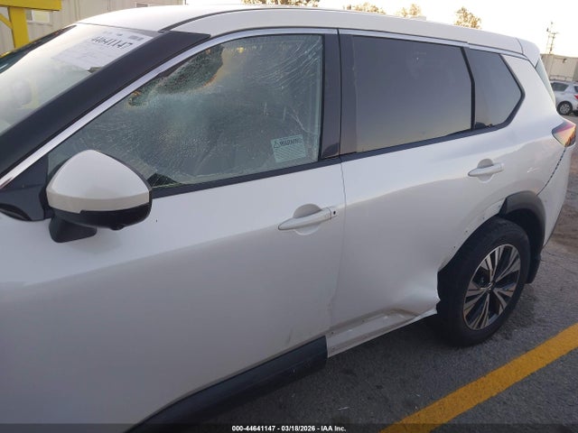 5N1AT3BA0MC816127 Nissan Rogue Sv Fwd