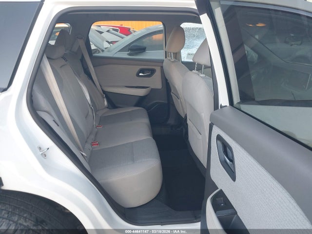 5N1AT3BA0MC816127 Nissan Rogue Sv Fwd