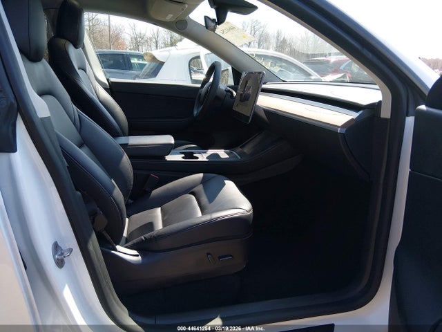 Продаж на аукціоні авто 2022 Tesla Model Y Long Range Dual Motor All-wheel Drive, vin: 7SAYGAEE0NF400659, номер лоту: 44641254