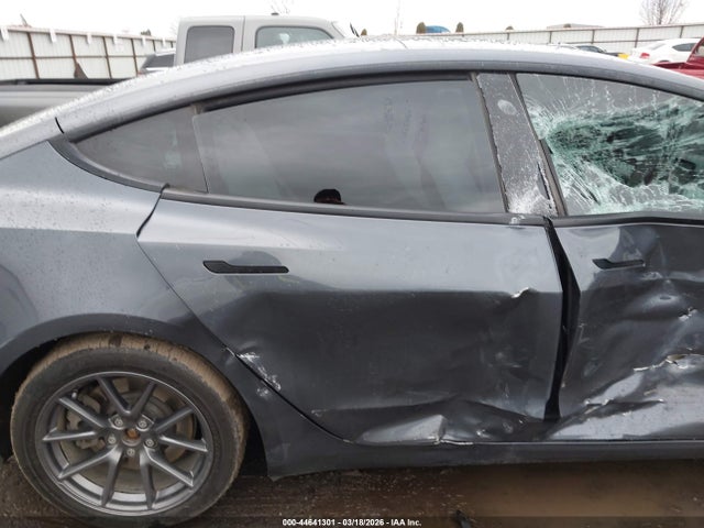 44641301 :رقم المزاد ، 5YJ3E1EB0NF242942 vin ، 2022 Tesla Model 3 Long Range Dual Motor All-wheel Drive مزاد بيع