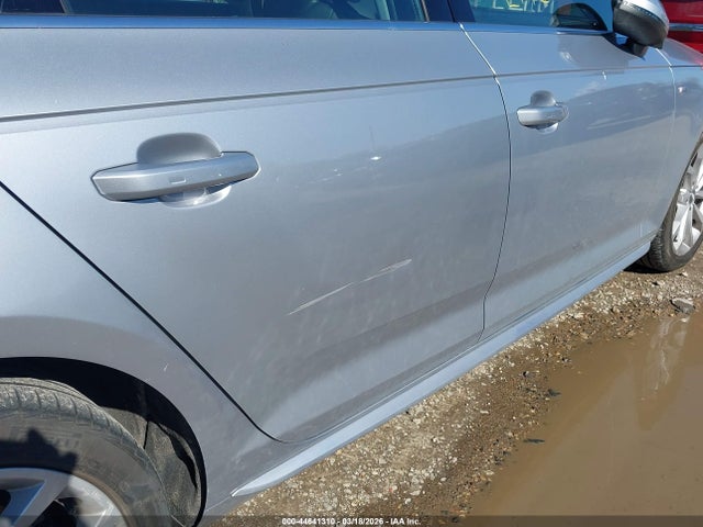 Продажа на аукционе авто 2019 Audi A4 45 Premium, vin: WAUDNAF4XKN020794, номер лота: 44641310