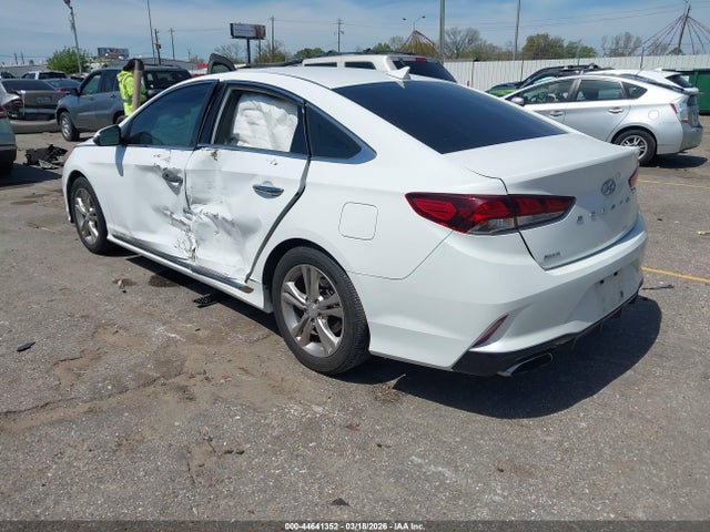 2018 Hyundai Sonata Sport მანქანა იყიდება აუქციონზე, vin: 5NPE34AF2JH601082, აუქციონის ნომერი: 44641352