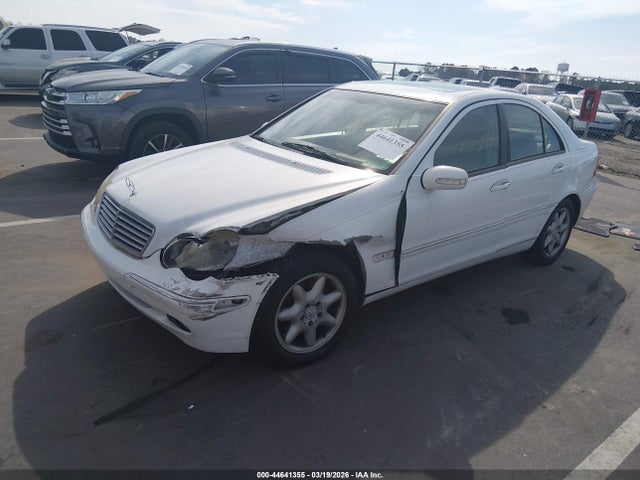 44641355 :رقم المزاد ، WDBRF64J81F030775 vin ، 2001 Mercedes-benz C 320 مزاد بيع