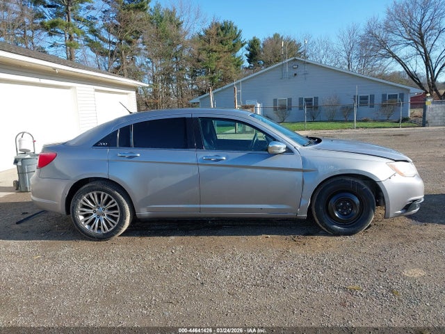 44641426 :رقم المزاد ، 1C3CCBCG5DN520426 vin ، 2013 Chrysler 200 Limited مزاد بيع