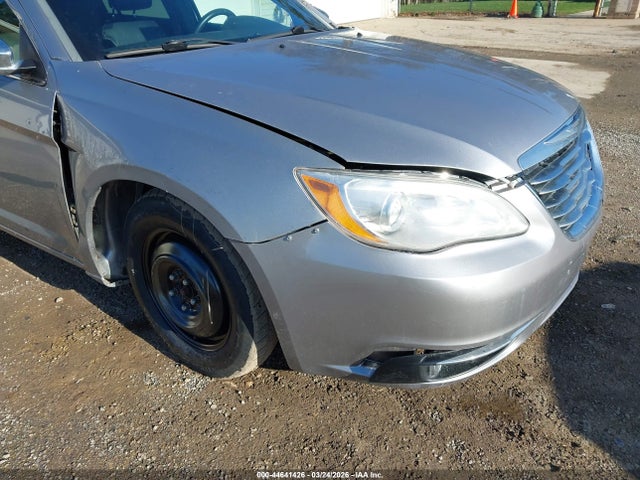 44641426 :رقم المزاد ، 1C3CCBCG5DN520426 vin ، 2013 Chrysler 200 Limited مزاد بيع